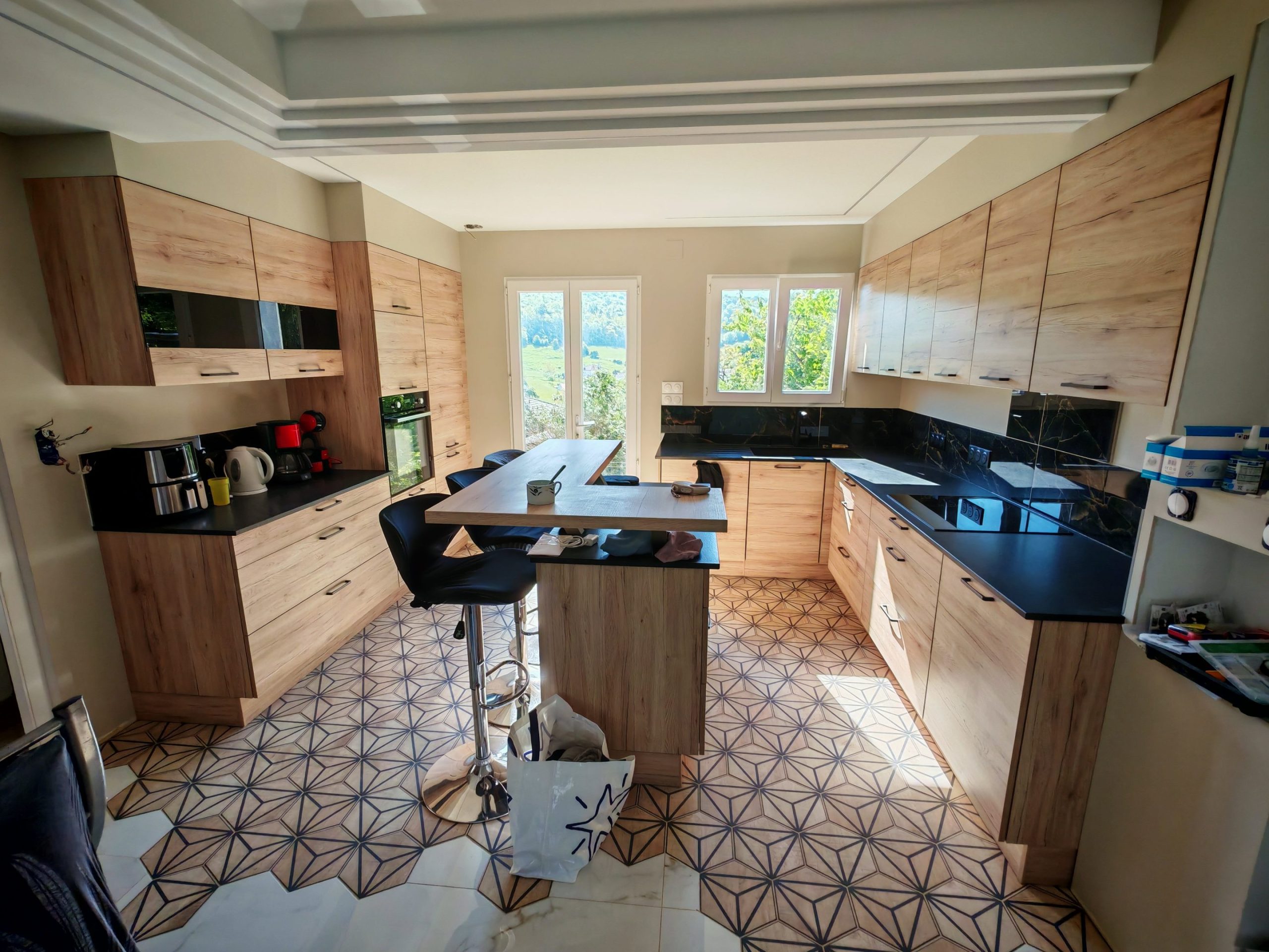 Rénovation intérieure avant après - cuisine ouverte